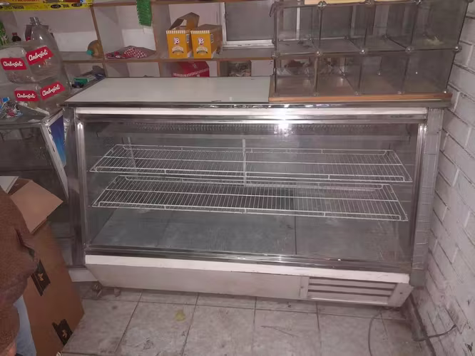 <p>Vitrina refrigerada</p>