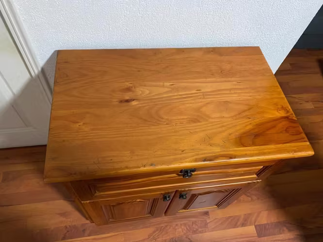 <p>Mueble de pino oregón</p>