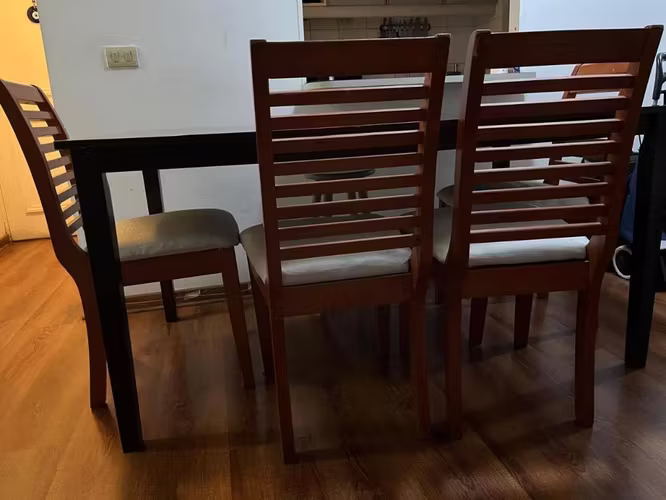 <p>Comedor 4 sillas</p>