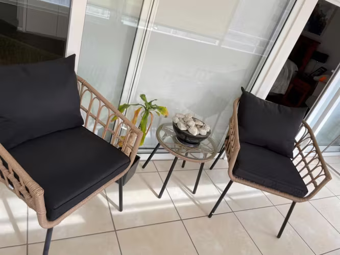 <p>Se vende mesa centro más sillas terraza</p>