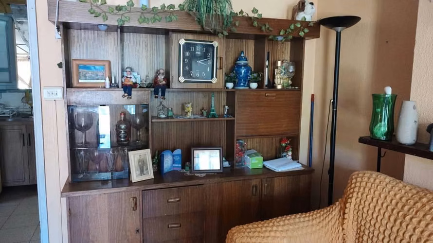 <p>Vendo biblioteca</p>