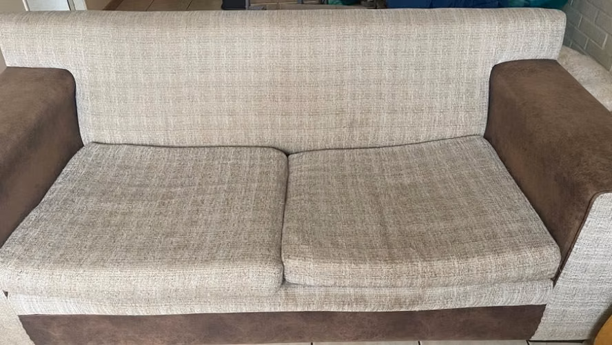 <p>Sillón de dos cuerpos</p>