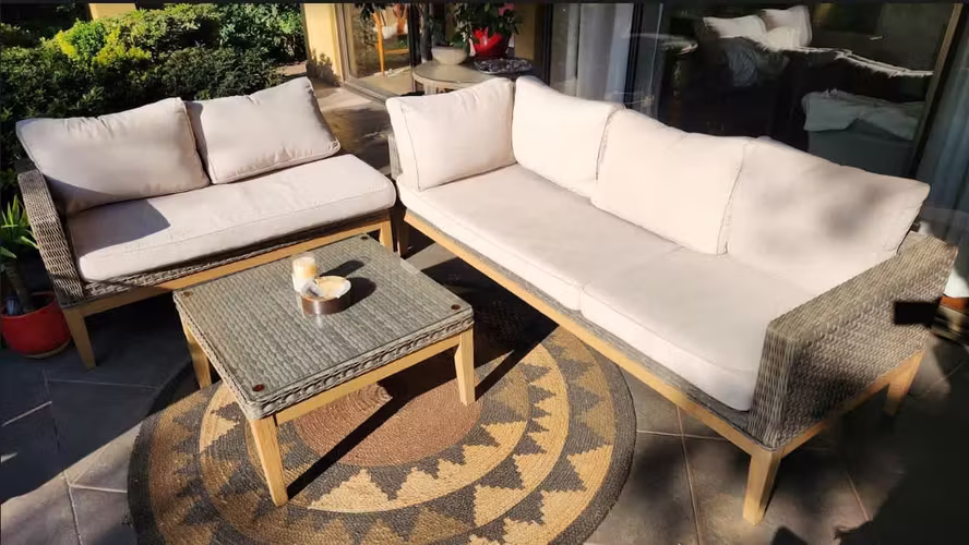 <p>Juego De Living Seccional 2 sillones y 1 mesa de centro</p>