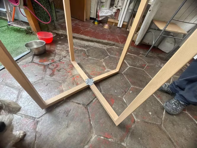 <p>Mesa de comedor de vidrio</p>