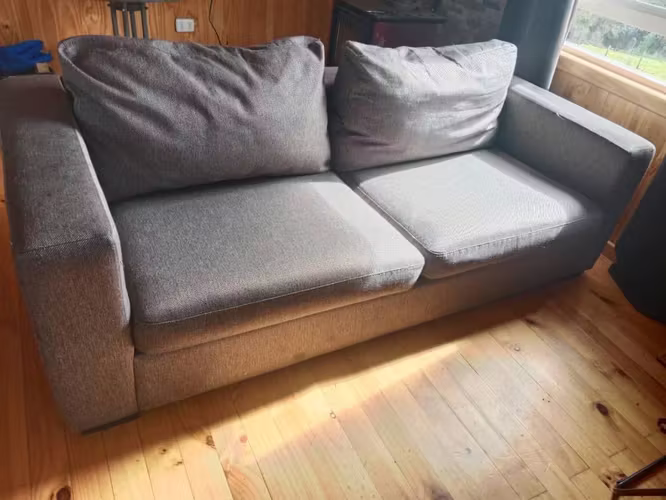 <p>Sillón de tela Rosen</p>