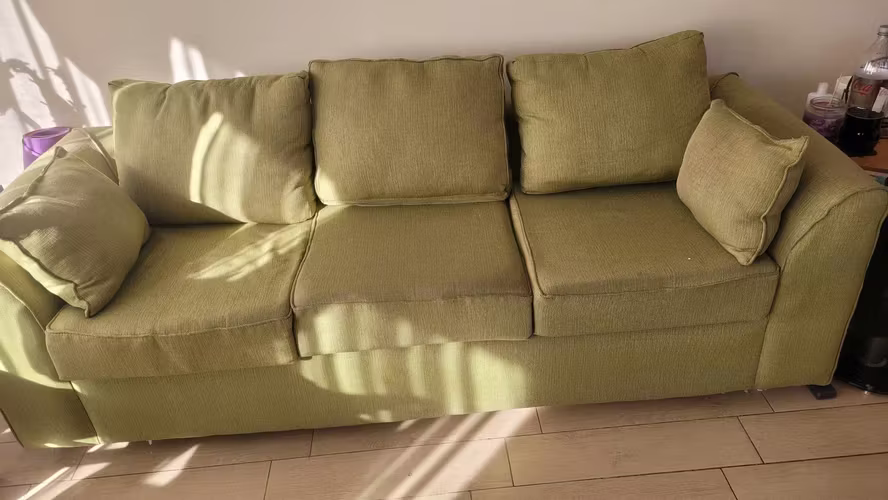 <p>Sofa 3 cuerpos usado</p>