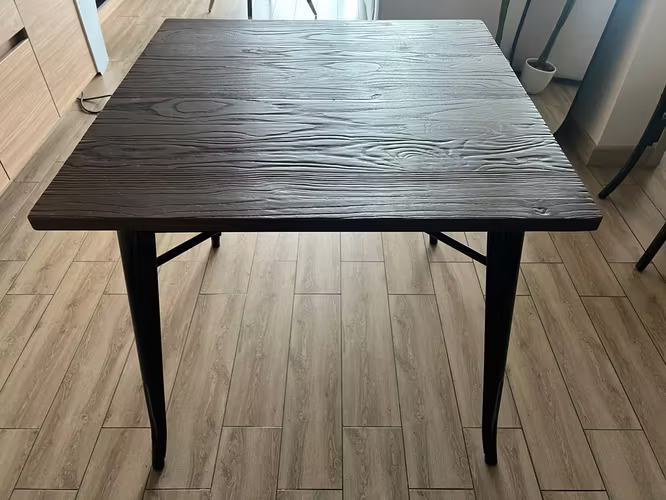 <p>Mesa comedor  diseño Tolix 80x80cm</p>