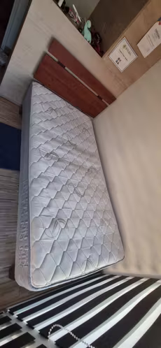 <p>cama 1 plaza + respaldo + velador</p>