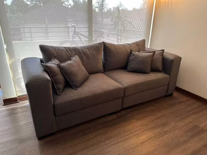 <p>Sofa 3 cuerpos griss novisimo</p>