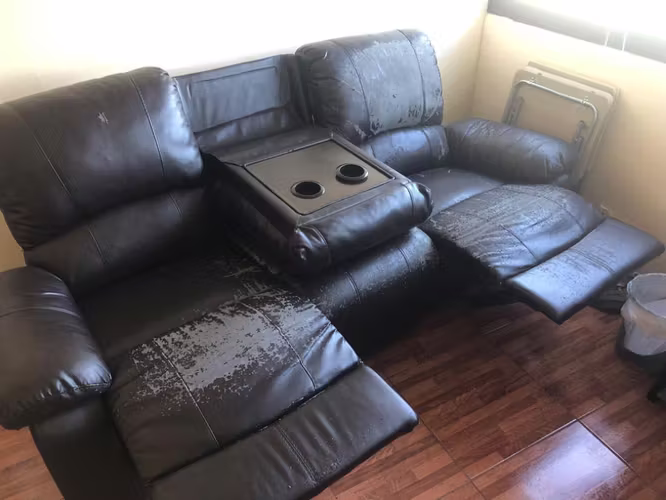 <p>Cómodo sofá</p>