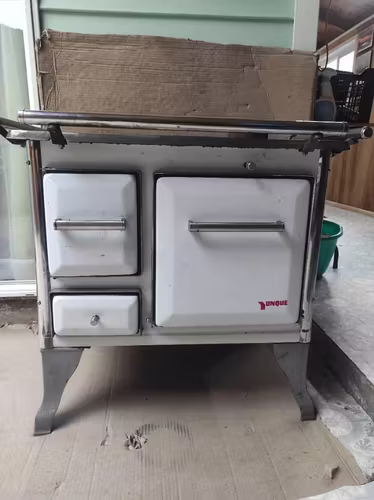 <p>Vendo cocina a leña muy buen estado.</p>
