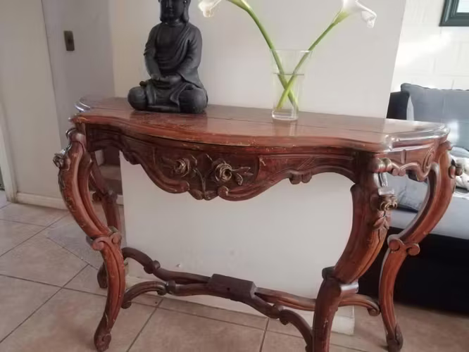 <p>Mesa de arrimo</p>