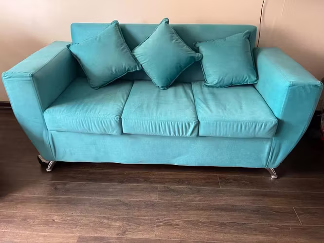 <p>Sofá 3 cuerpos felpa</p>