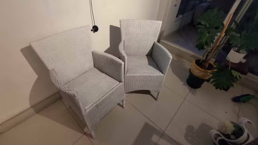 <p>Vendo dos sillas de mimbre</p>