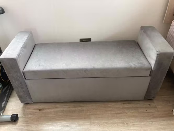 <p>Vendo banqueta baúl felpa</p>