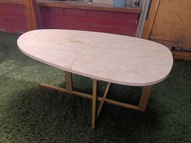 <p>Mesa de marmol nueva</p>