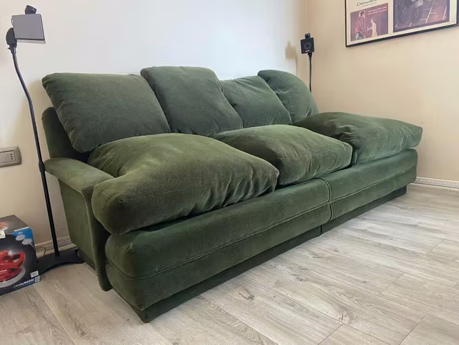 <p>Sofá de tres cuerpos</p>