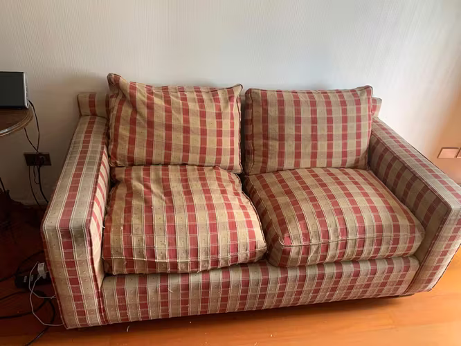 <p>Dos sillones dos cuerpo de pluma c/u $40.000.-</p>