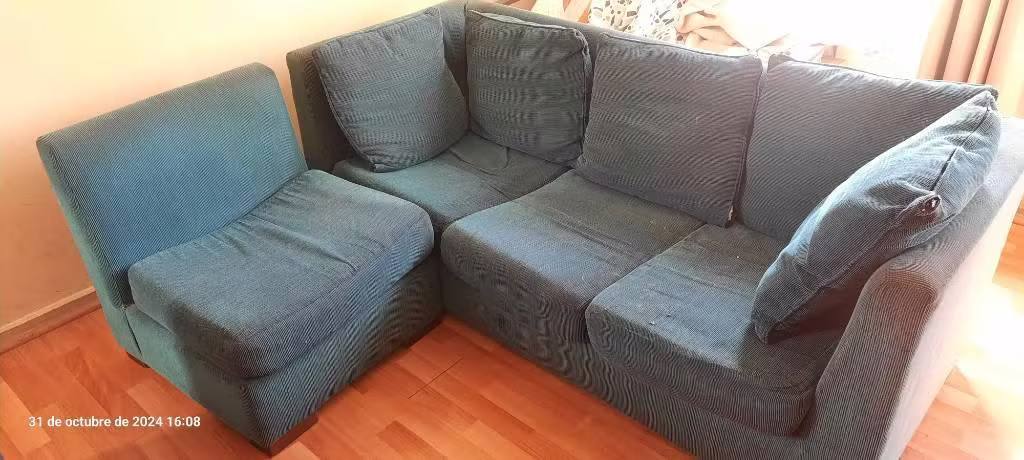 <p>Sillón 3 cuerpos con cojines</p>