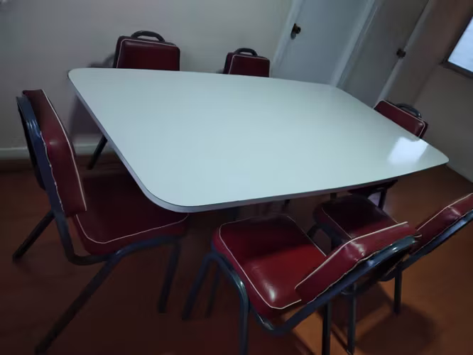 <p>Se vende comedor 6 personas</p>