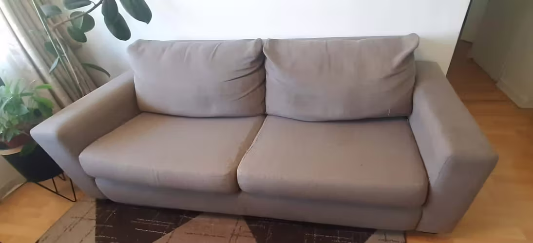 <p>Vendo sofá 3 cuerpos color Beige.</p>