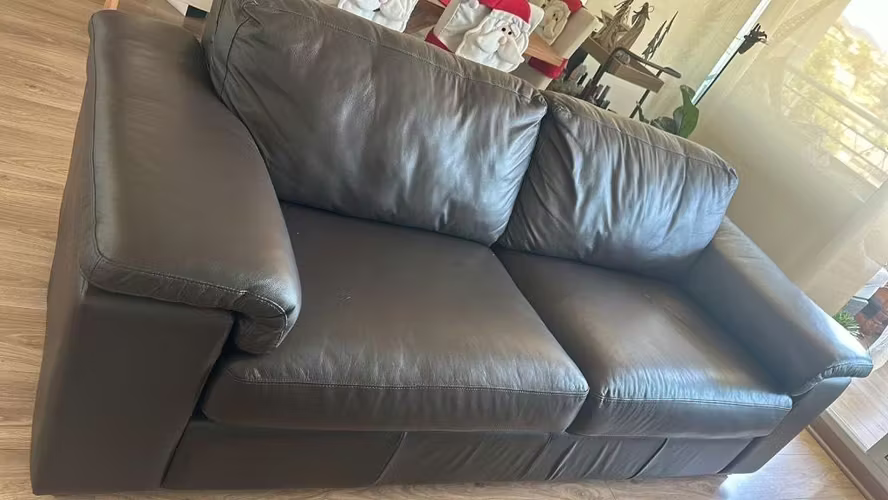 <p>Sofá Degas Cuero (Rosen)</p>