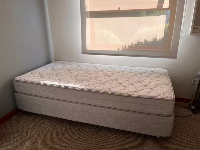 <p>Cama Rosen Beat con Ruedas, 1,5 Plaza</p>