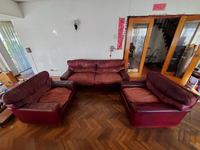 <p>Juego de Living / Sofá de cuero completo</p>