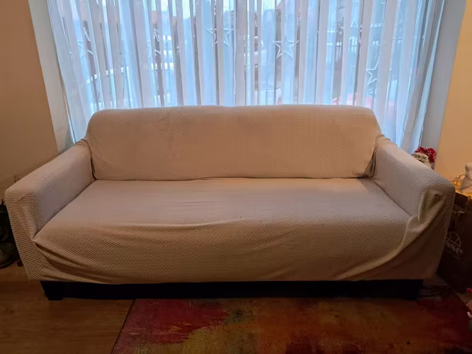 <p>Sofá Rosen cuero sintético, tres cuerpos (USADO)</p>