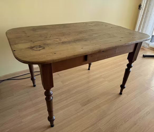 <p>Mesa de comedor estilo vintage, restaurada</p>