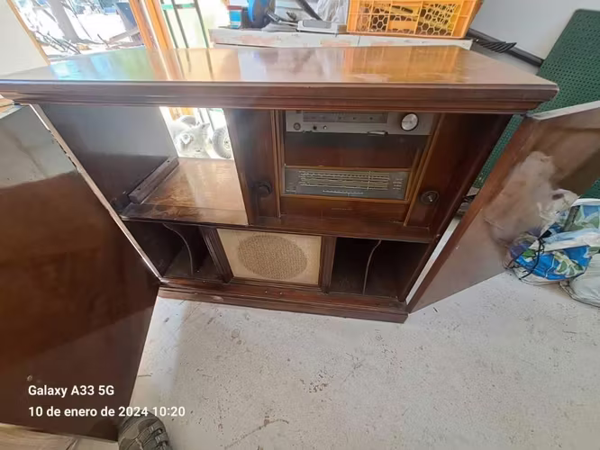 <p>MUEBLE TELEFUNKEN</p>