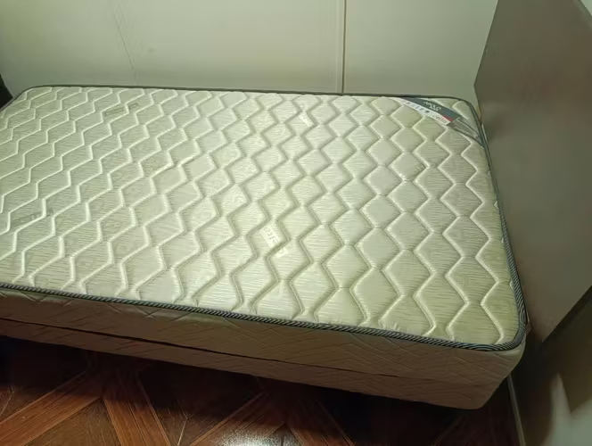 <p>Cama americana de plaza y media</p>