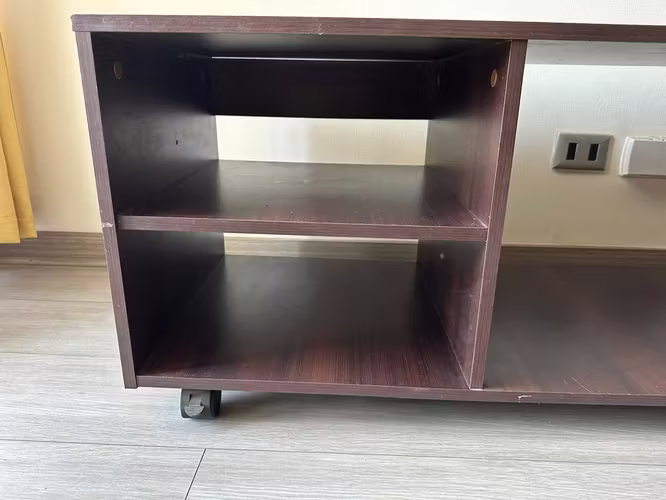 <p>Rack color café oscuro</p>