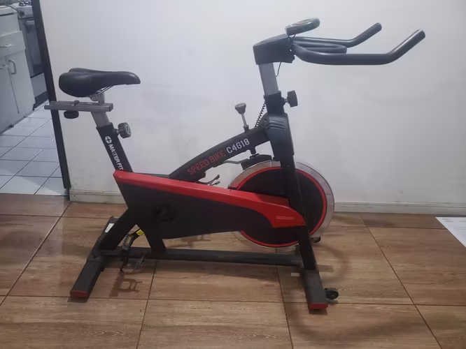 <p>Bicicleta Estática Master Fit, banca de pesas y pesas</p>