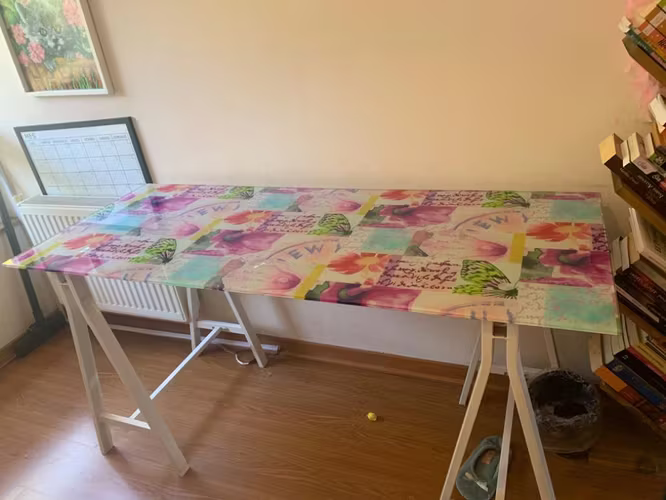 <p>Escritorio de vidrio</p>