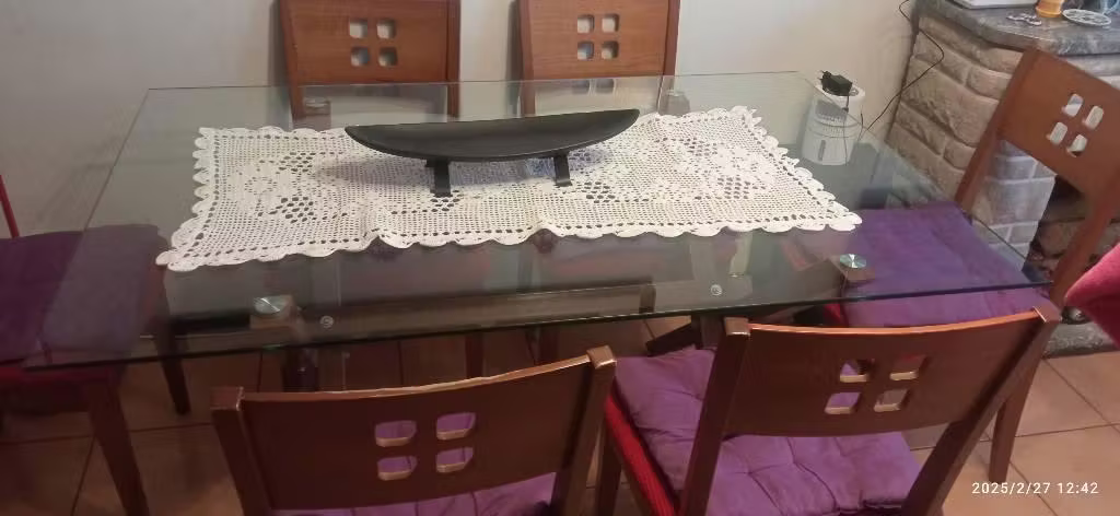 <p>Comedor de vidrio</p>