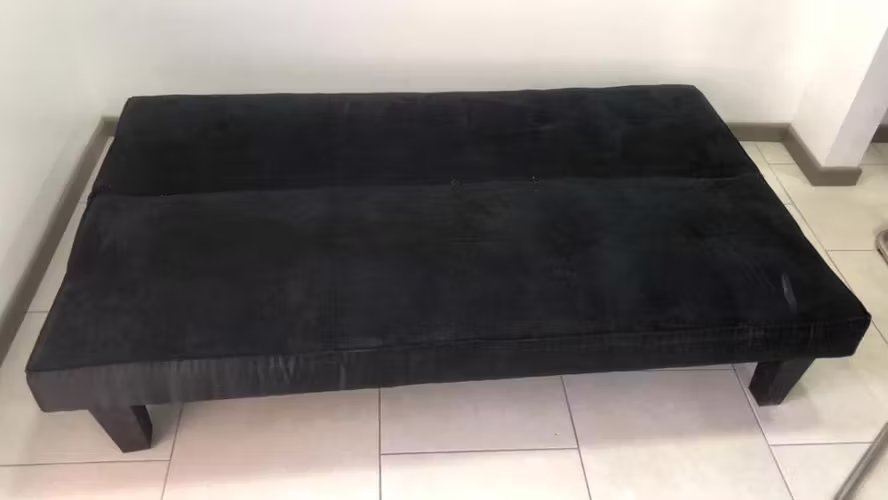 <p>Vendo Futón Seminuevo Color Negro</p>