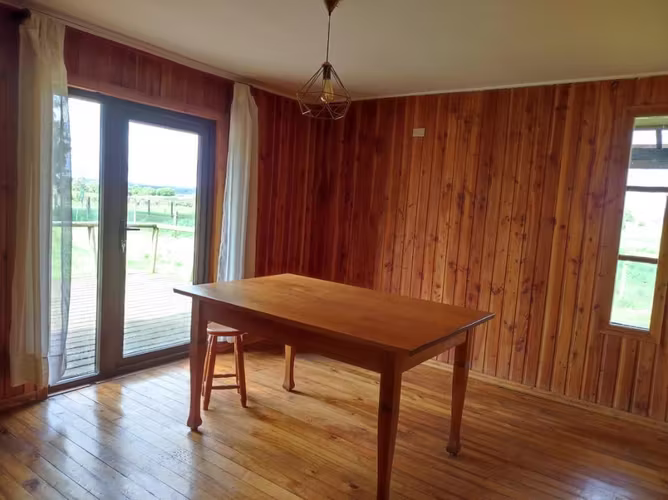 <p>Vendo Antigüedad: Mesa fabricada en 1912</p>