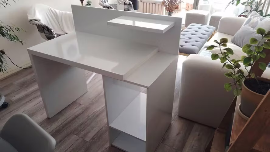 <p>ESCRITORIO BUEN ESTADO POCO USO</p>