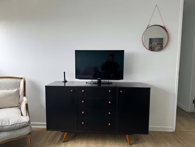 <p>Buffet Iker  negro retro</p>