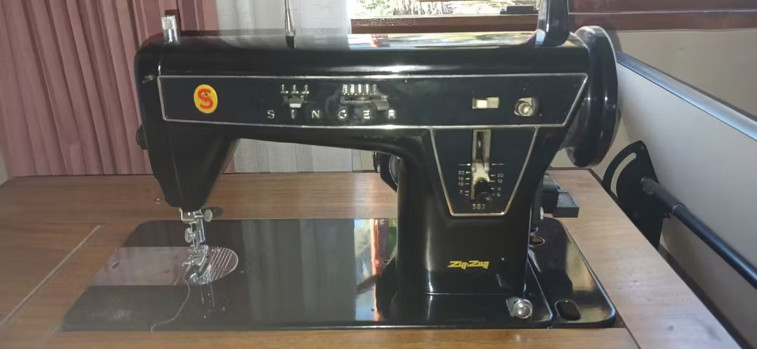 <p>Máquina de coser singer, funcionando impecable</p>