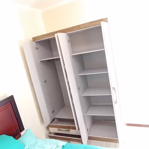 <p>Closet New Roma 4p 2c Excelente estado</p>