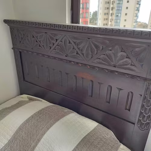 <p>Cama y Velador Cruz Montt</p>