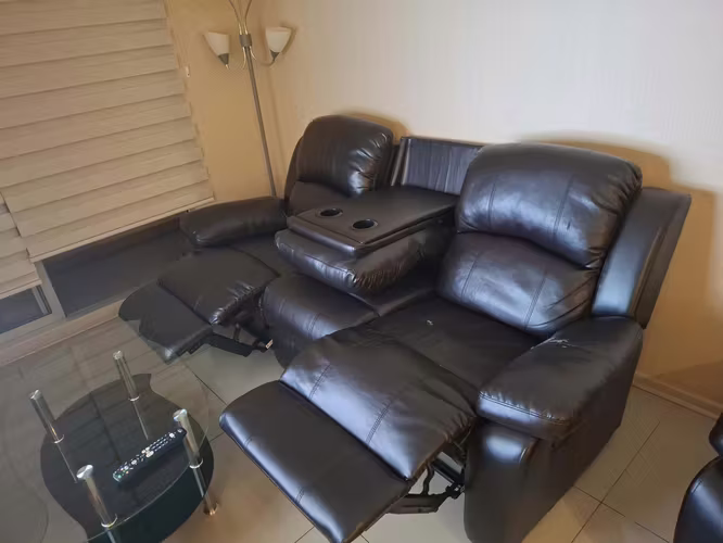 <p>Sofá 3 cuerpos reclinable</p>