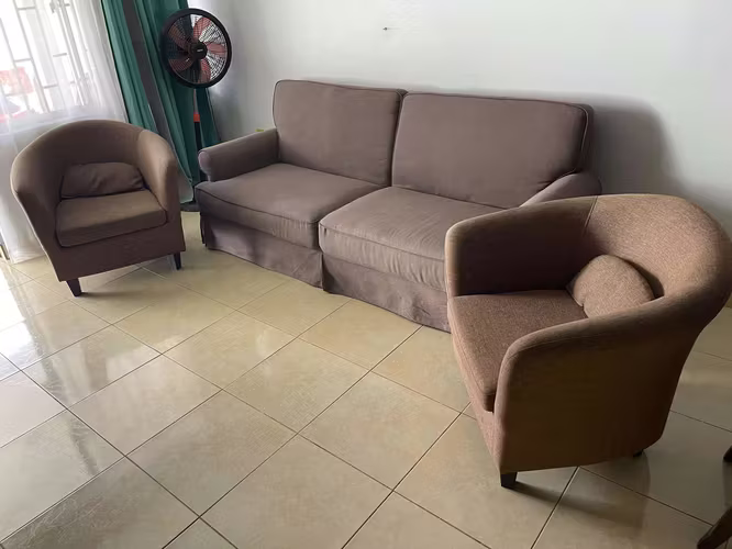 <p>Sofa Cama y 2 Poltronas</p>