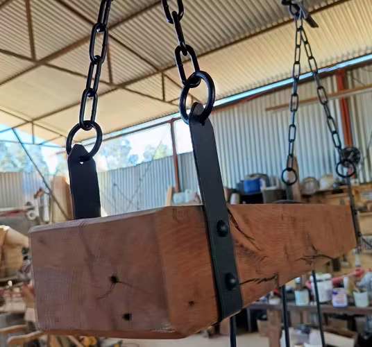 <p>Lámpara de Roble y Fierro</p>