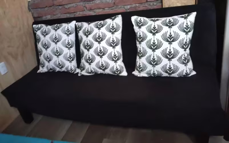 <p>Vendo futon poco uso</p>