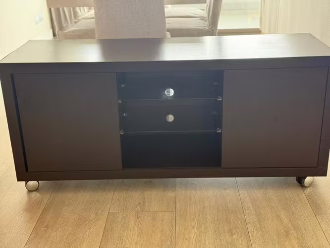 <p>Mueble TV + 2 sillas altas</p>