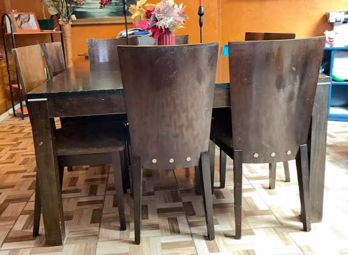 <p>Comedor con 8 sillas</p>