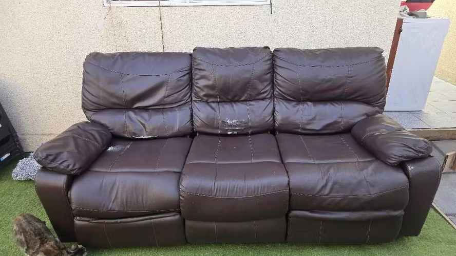 <p>Sofá reclinable</p>